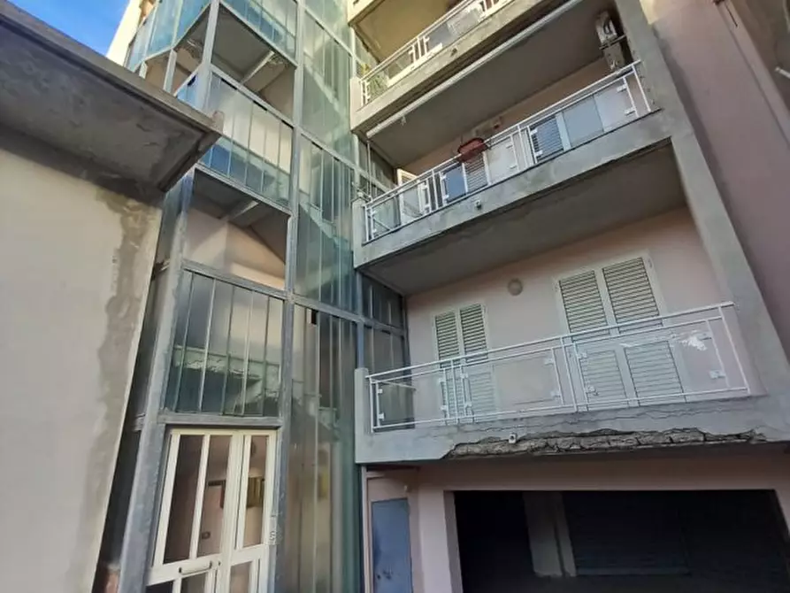 Immagine 1 di Magazzino in vendita  38 a Messina