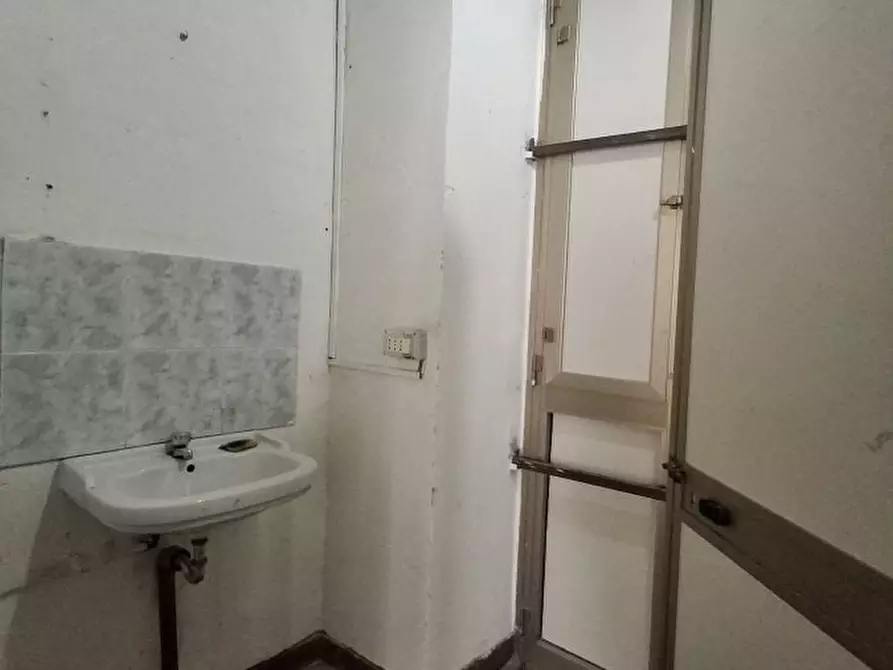 Immagine 5 di Magazzino in affitto  a Messina