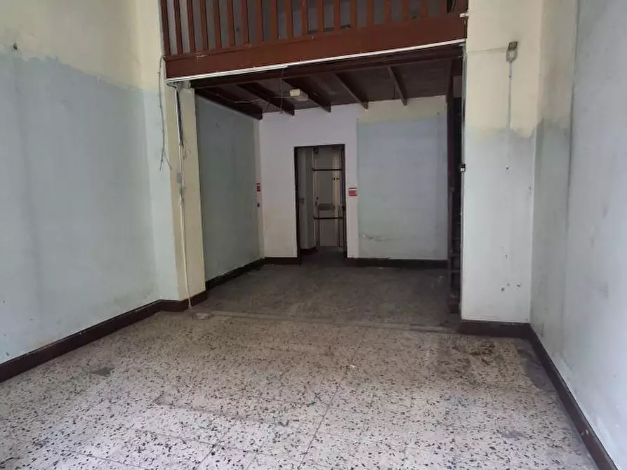 Immagine 8 di Magazzino in affitto  a Messina