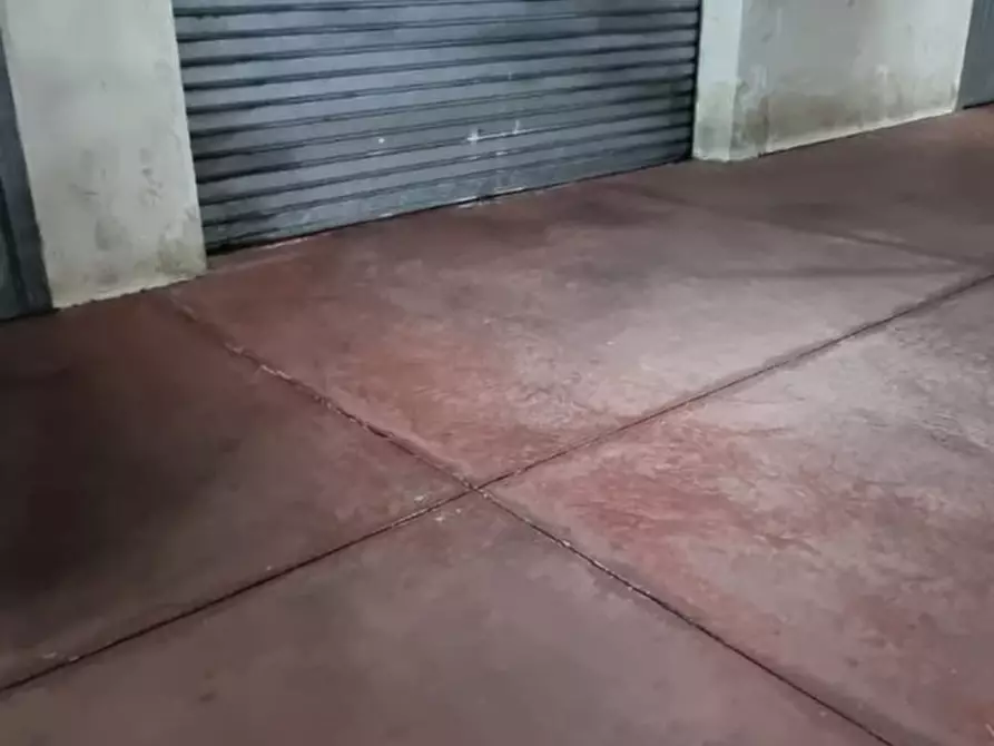 Immagine 6 di Garage in vendita  a Gravina Di Catania