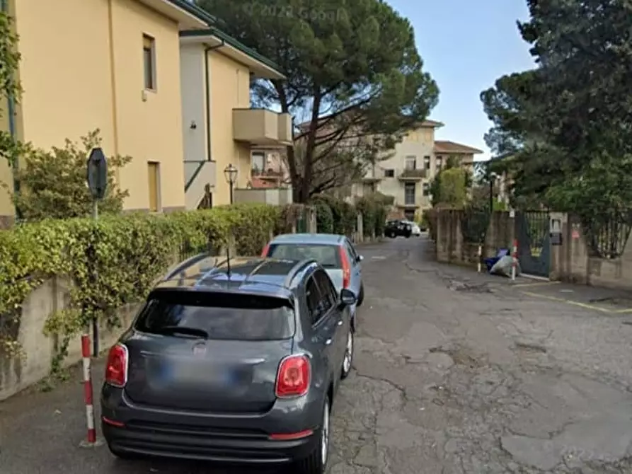 Immagine 2 di Garage in vendita  a Gravina Di Catania
