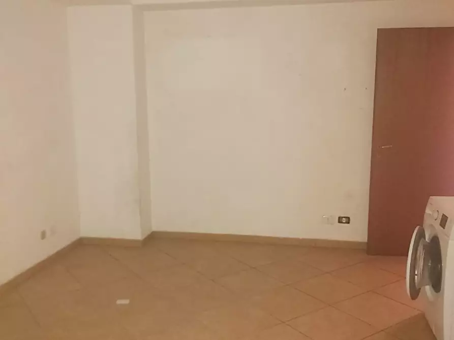 Immagine 10 di Garage in vendita  a Messina