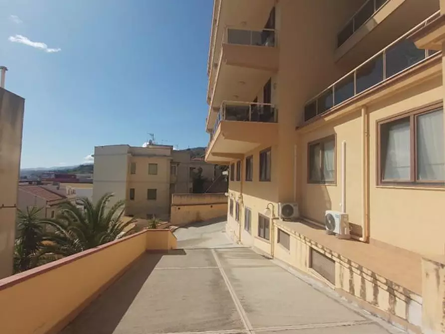 Immagine 2 di Garage in vendita  a Messina