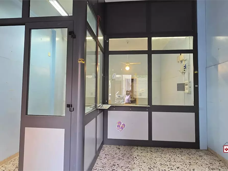 Immagine 5 di Negozio in vendita  366 a Messina