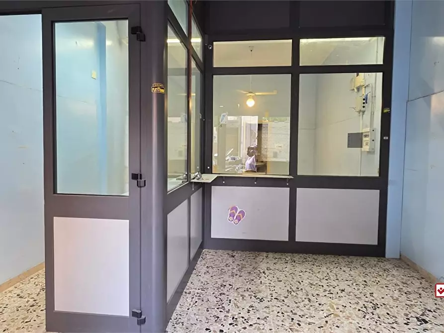 Immagine 6 di Negozio in vendita  366 a Messina