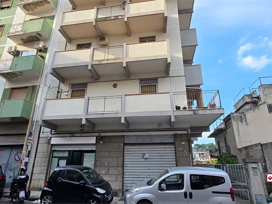 Immagine 9 di Negozio in vendita  366 a Messina