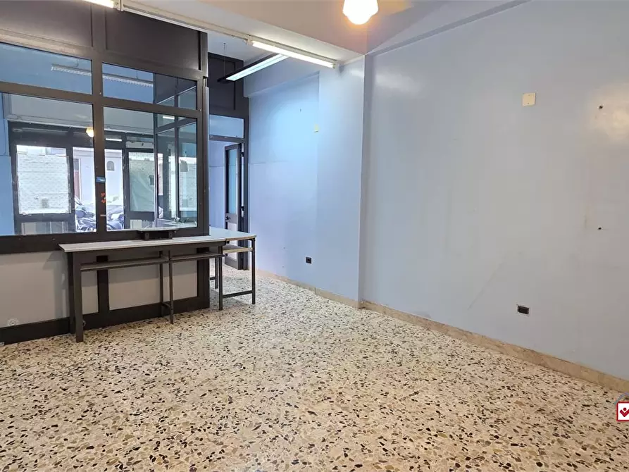 Immagine 4 di Negozio in vendita  366 a Messina