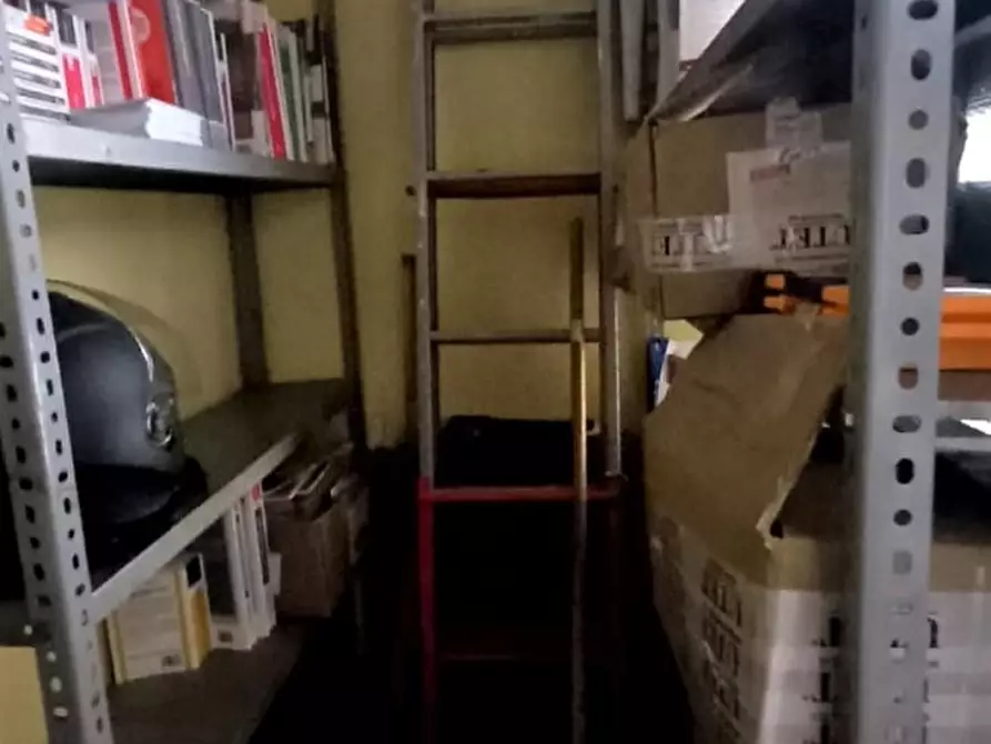 Immagine 6 di Negozio in vendita  20 a Messina
