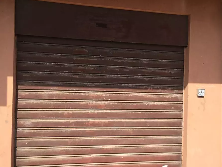 Immagine 1 di Negozio in vendita  a Messina