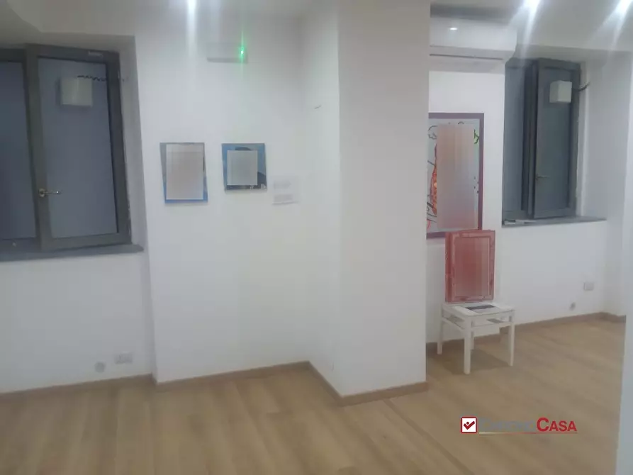 Immagine 10 di Negozio in vendita  a Messina