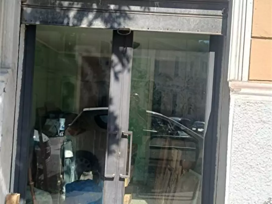 Immagine 10 di Negozio in vendita  a Messina
