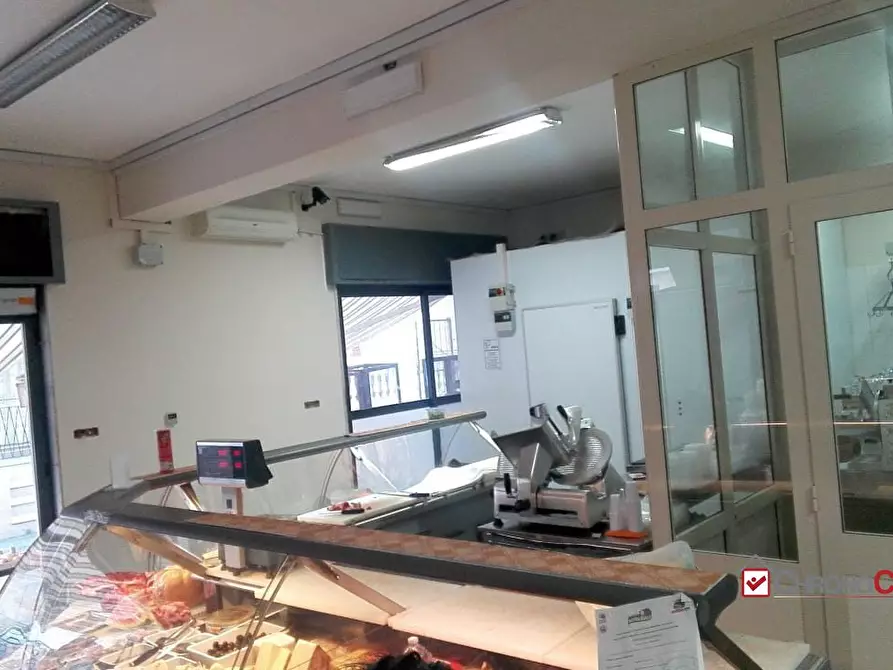 Immagine 4 di Negozio in vendita  a Messina