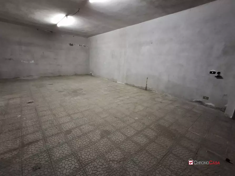 Immagine 10 di Magazzino in vendita  38 a Messina