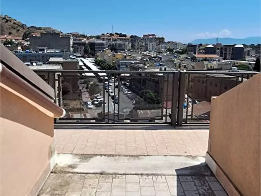 Immagine 6 di Magazzino in affitto  a Messina