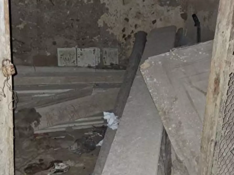 Immagine 9 di Magazzino in vendita  a Messina