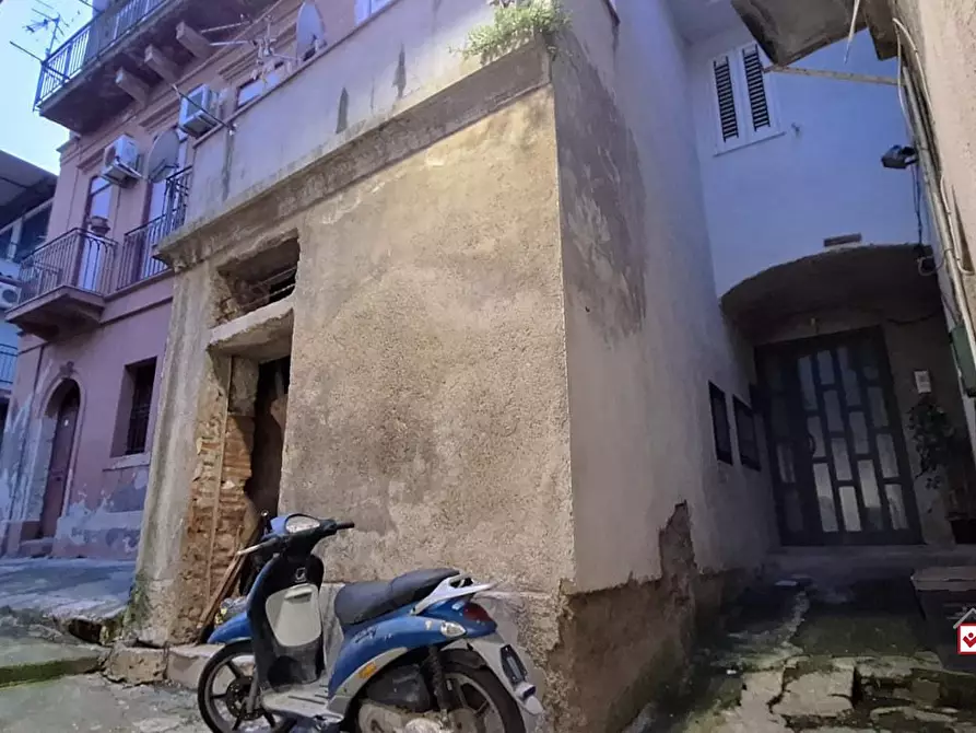 Immagine 1 di Magazzino in vendita  a Messina