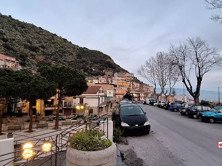 Immagine 2 di Magazzino in vendita  a Messina