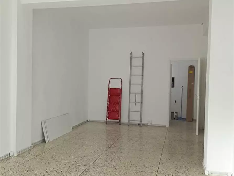 Immagine 7 di Negozio in affitto  a Terni