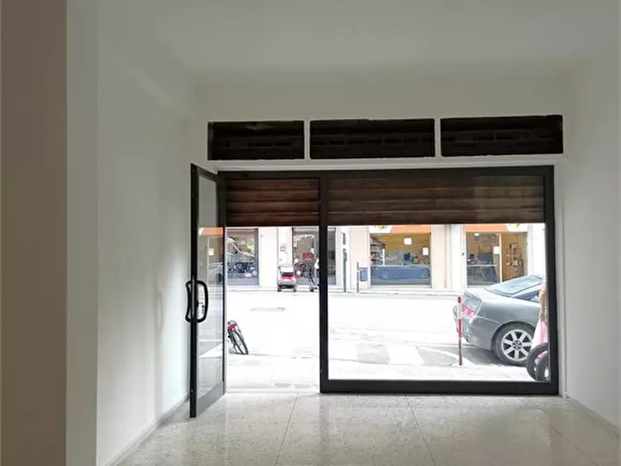 Immagine 5 di Negozio in affitto  a Terni