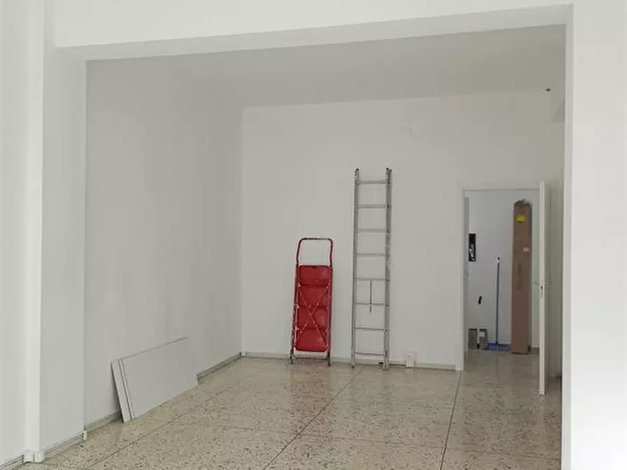 Immagine 1 di Negozio in affitto  a Terni