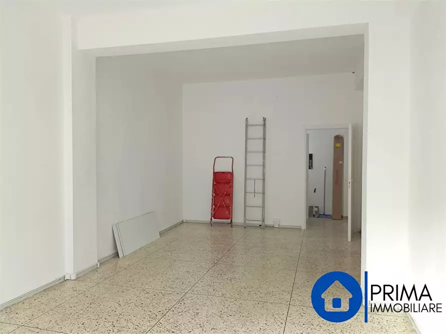Immagine 6 di Negozio in affitto  a Terni