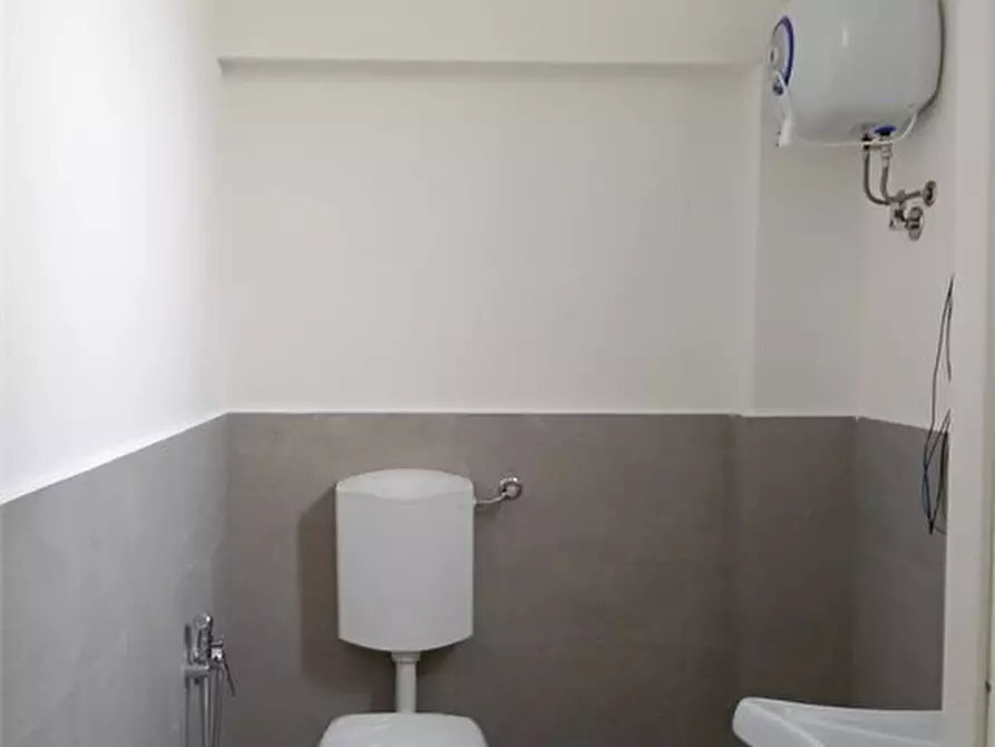 Immagine 8 di Negozio in affitto  a Terni