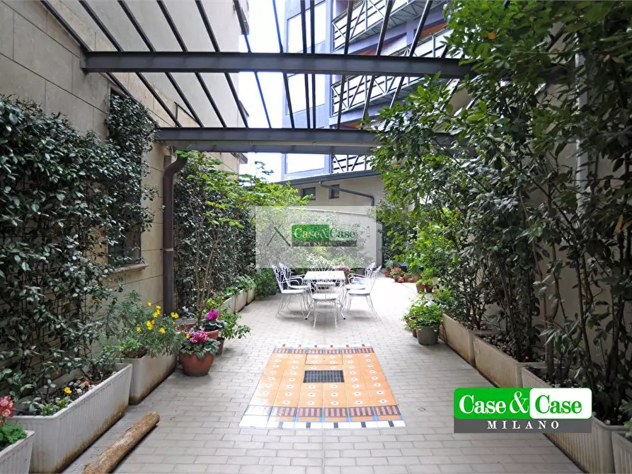 Immagine 1 di Villa in vendita  78 a Milano