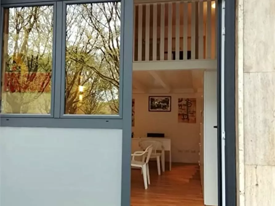 Immagine 3 di Negozio in vendita  34 a Milano