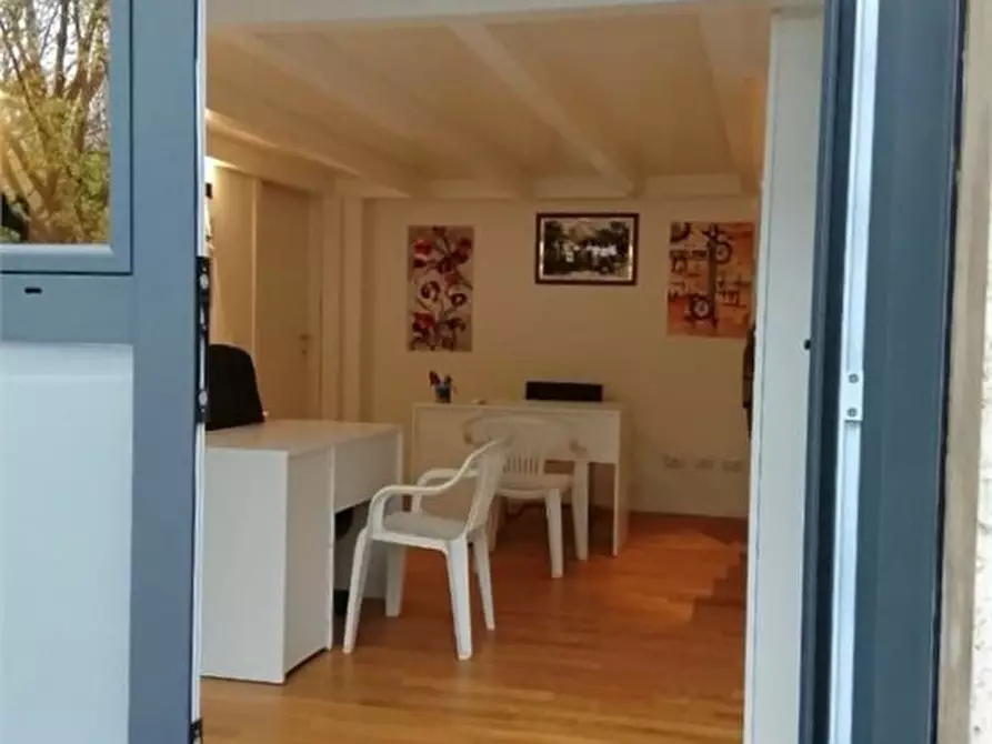 Immagine 2 di Negozio in vendita  34 a Milano