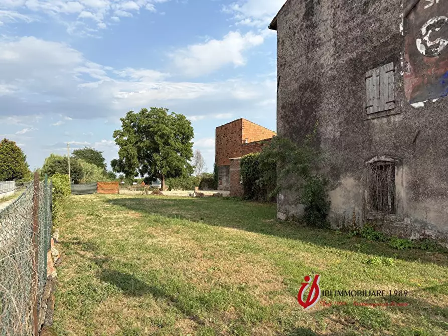 Immagine 2 di Villa in vendita  a Villafranca Di Verona