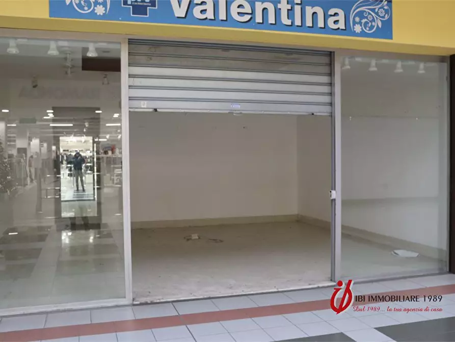 Immagine 3 di Negozio in vendita  a Cerea