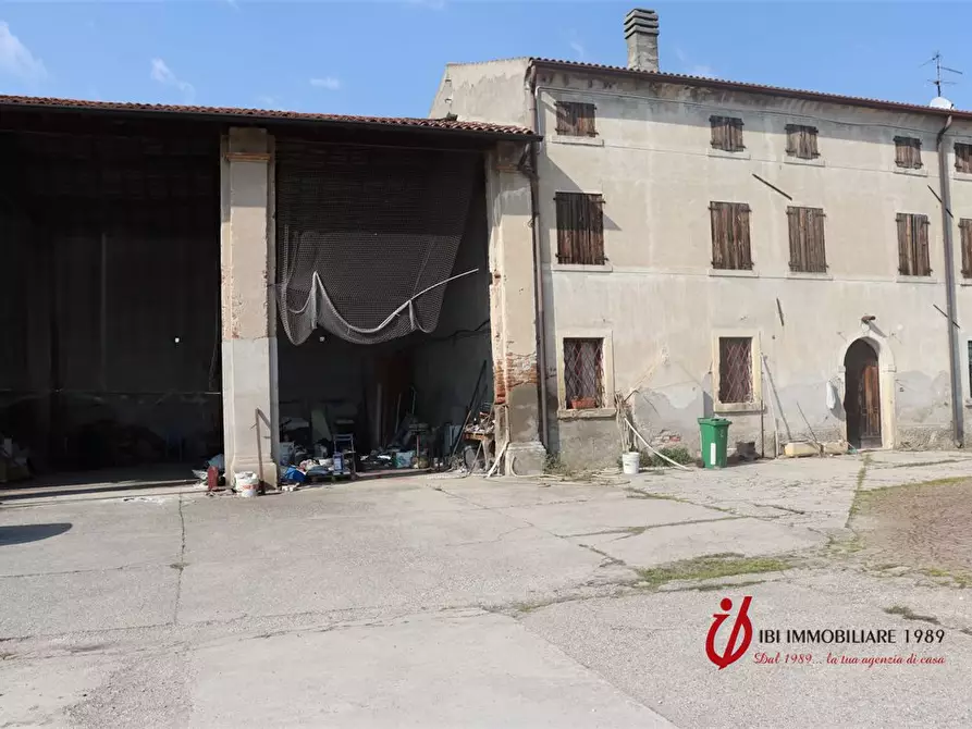 Immagine 1 di Rustico / casale in vendita  a Erbé