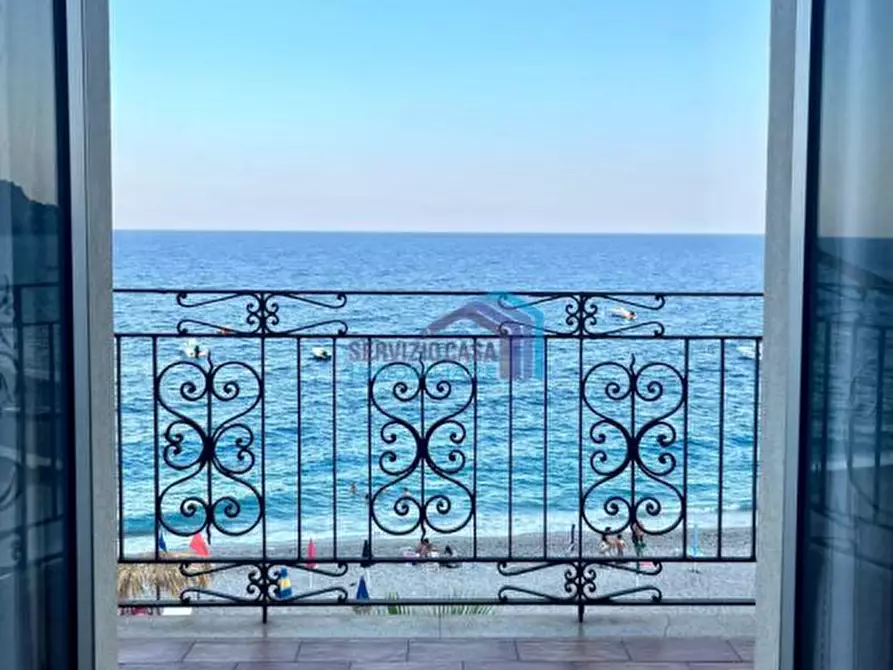 Immagine 2 di Casa indipendente in vendita  a Letojanni