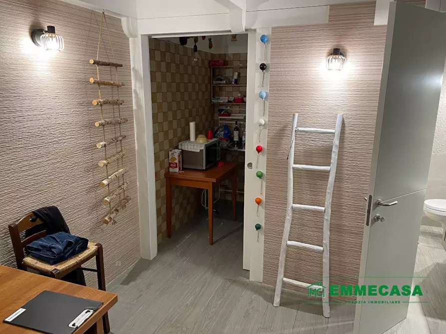 Immagine 2 di Magazzino in vendita  a Valenzano
