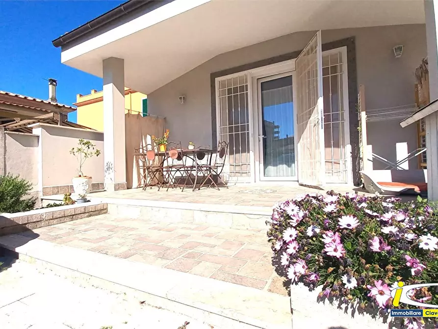 Immagine 4 di Villa in vendita  a Ladispoli