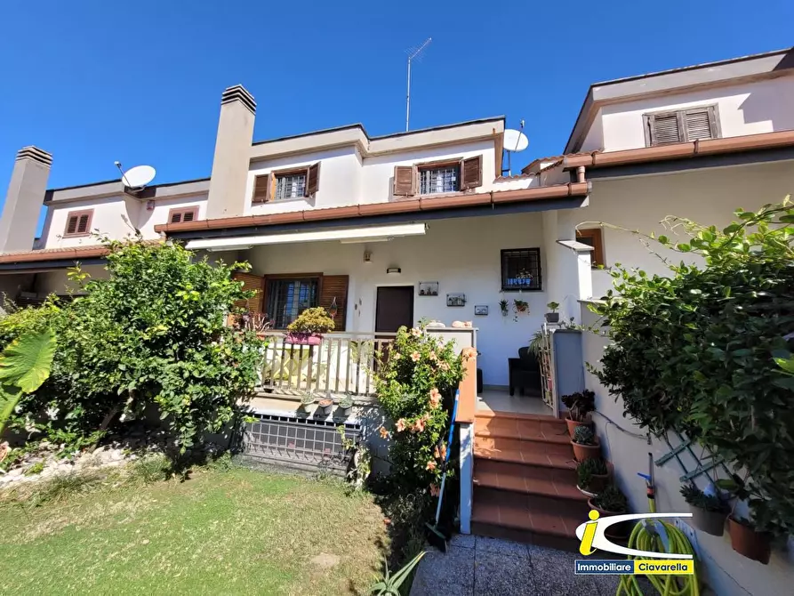 Immagine 1 di Villa in vendita  a Ladispoli