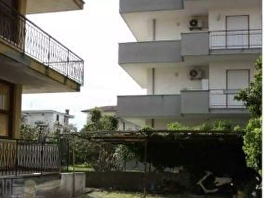 Immagine 2 di Magazzino in vendita  85 a Minturno