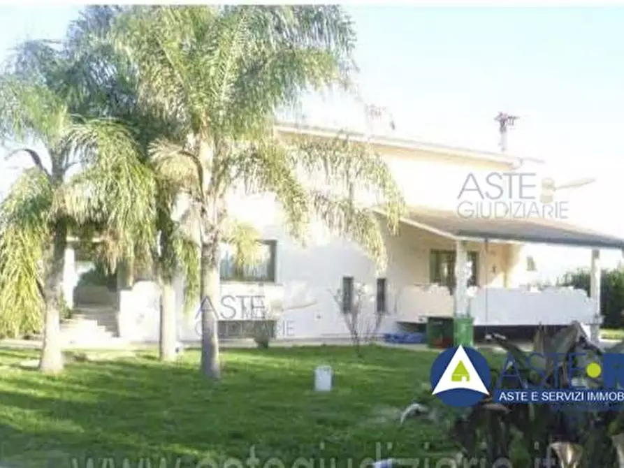 Immagine 1 di Villa in vendita  a Sabaudia