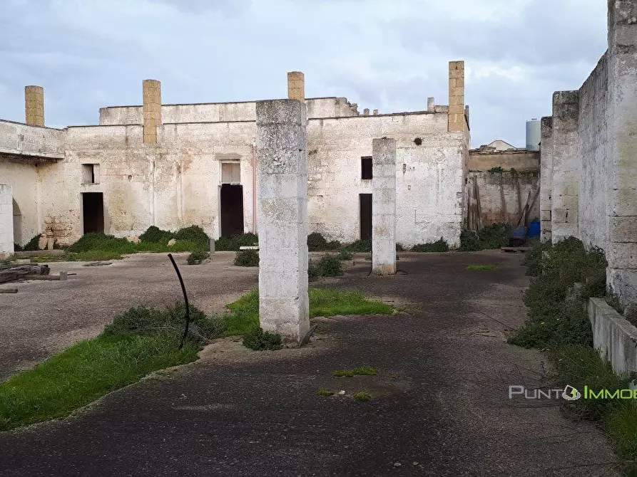 Immagine 8 di Rustico / casale in vendita  a Brindisi