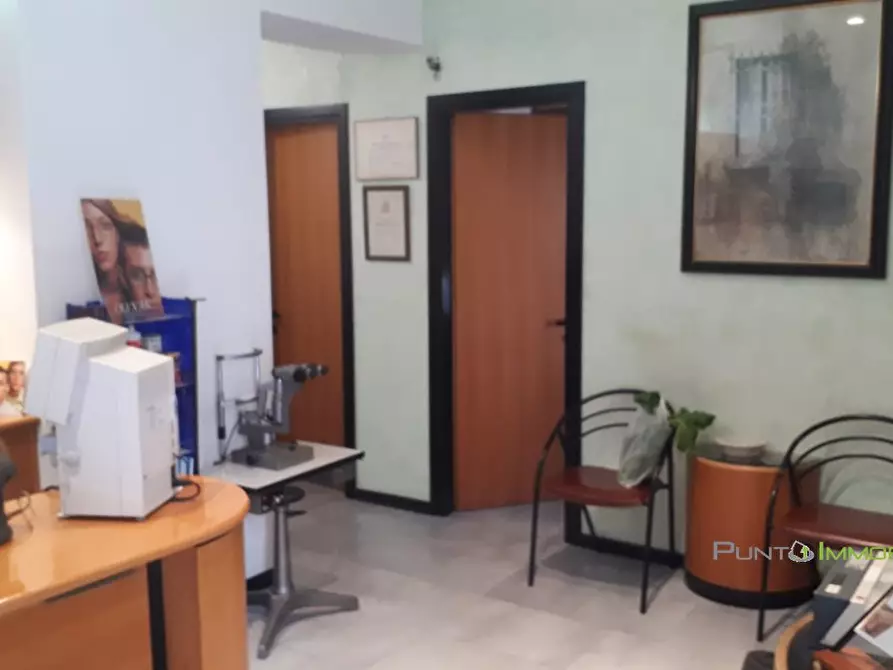 Immagine 4 di Negozio in vendita  48 a Brindisi