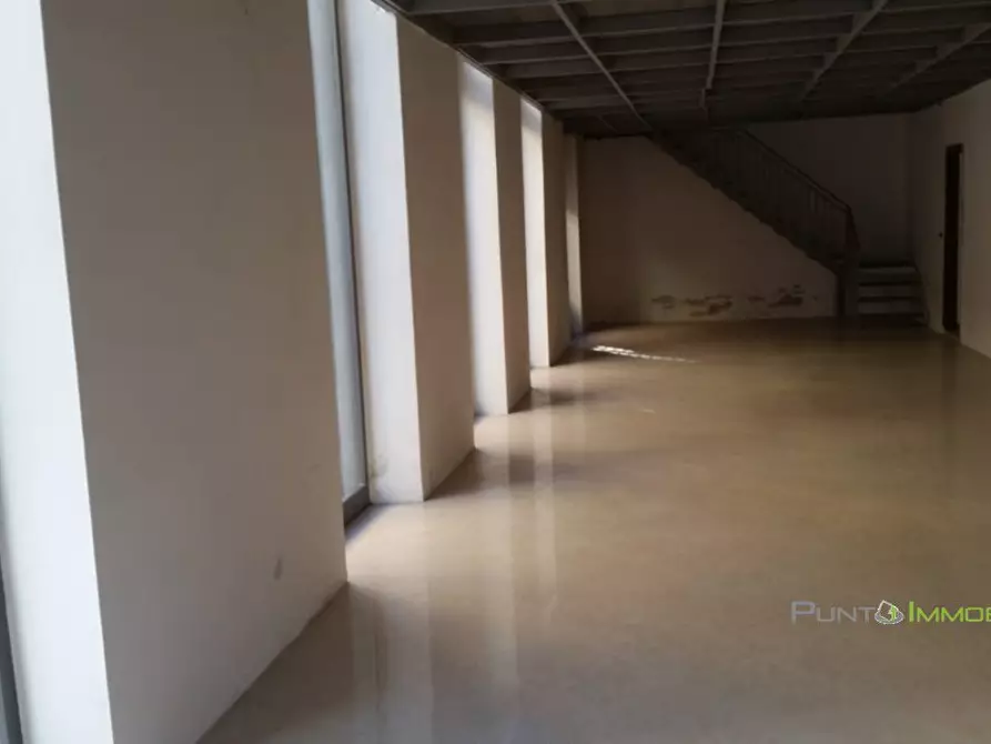 Immagine 9 di Negozio in affitto  121 a Brindisi