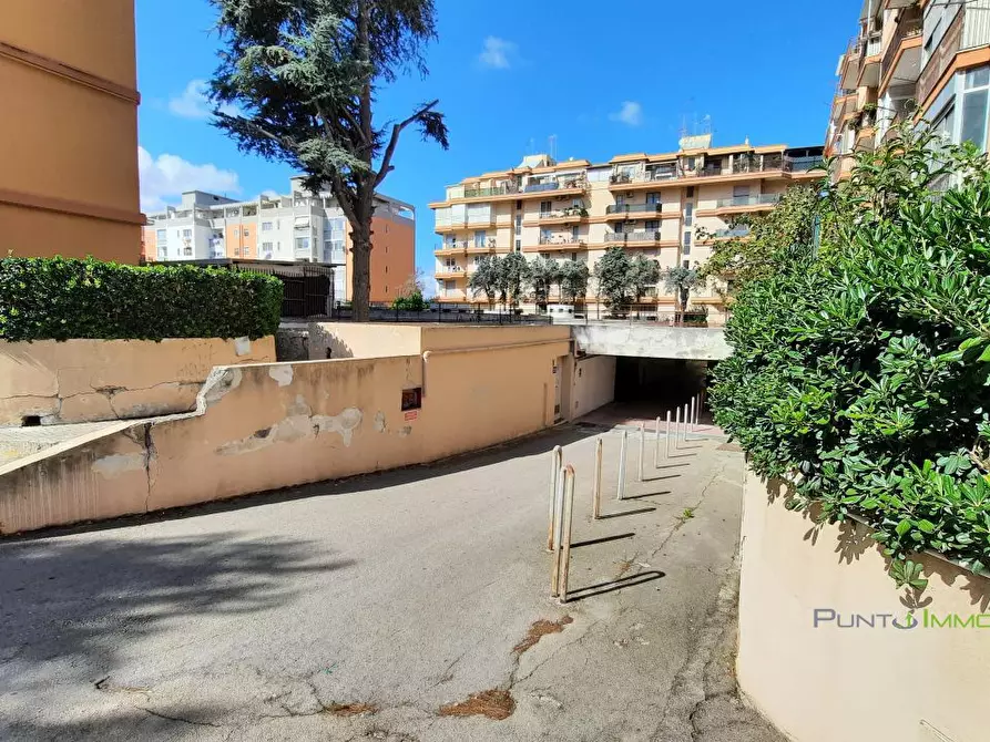 Immagine 3 di Garage in vendita  250 a Brindisi