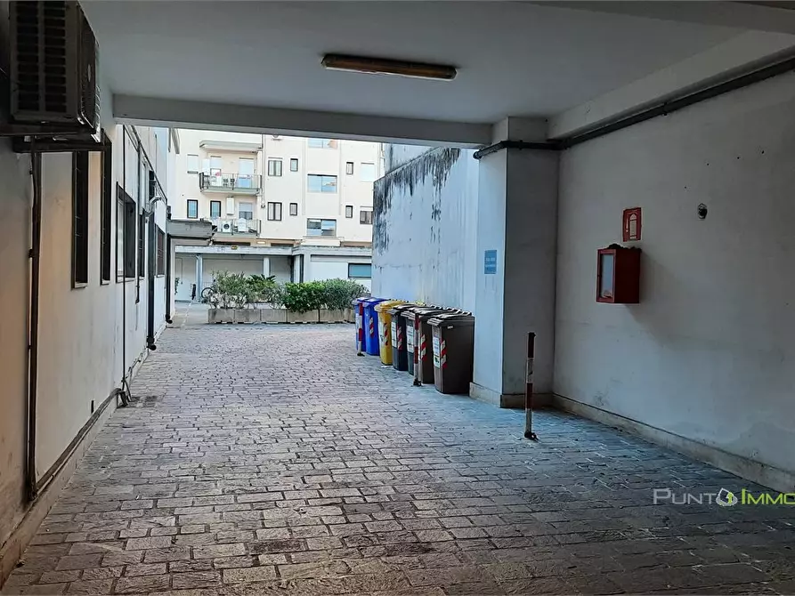 Immagine 10 di Garage in vendita  6 a Lecce