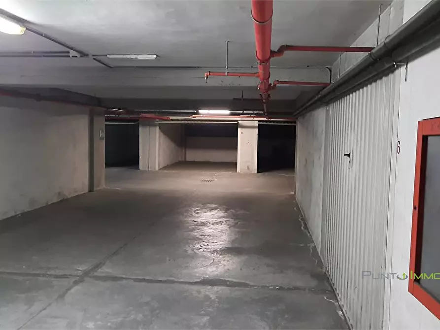 Immagine 6 di Garage in vendita  6 a Lecce