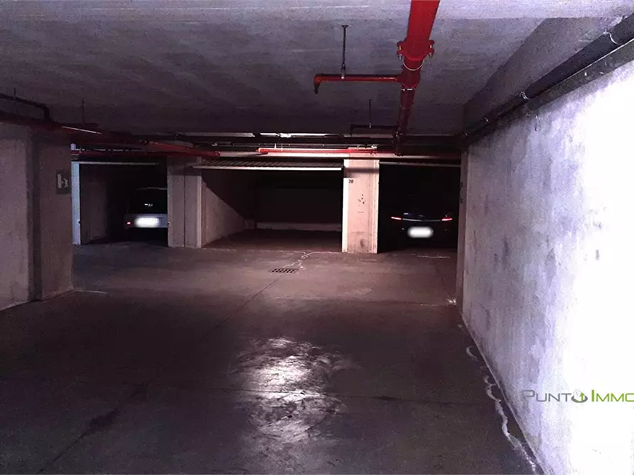 Immagine 4 di Garage in vendita  6 a Lecce