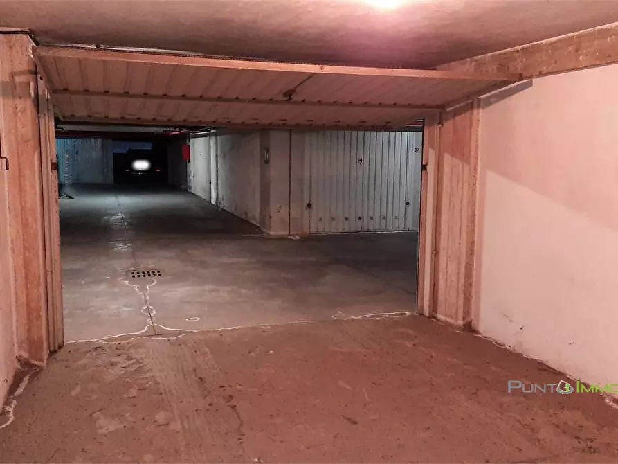 Immagine 3 di Garage in vendita  6 a Lecce