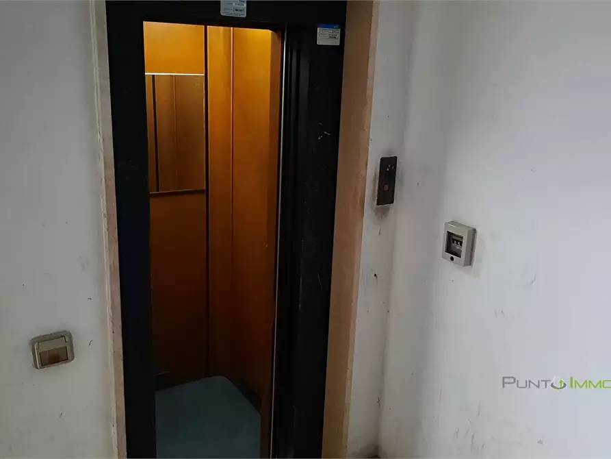Immagine 7 di Garage in vendita  6 a Lecce