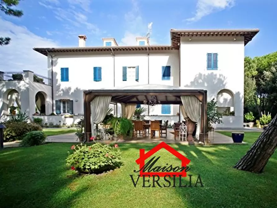 Immagine 1 di Villa in vendita  a Massa