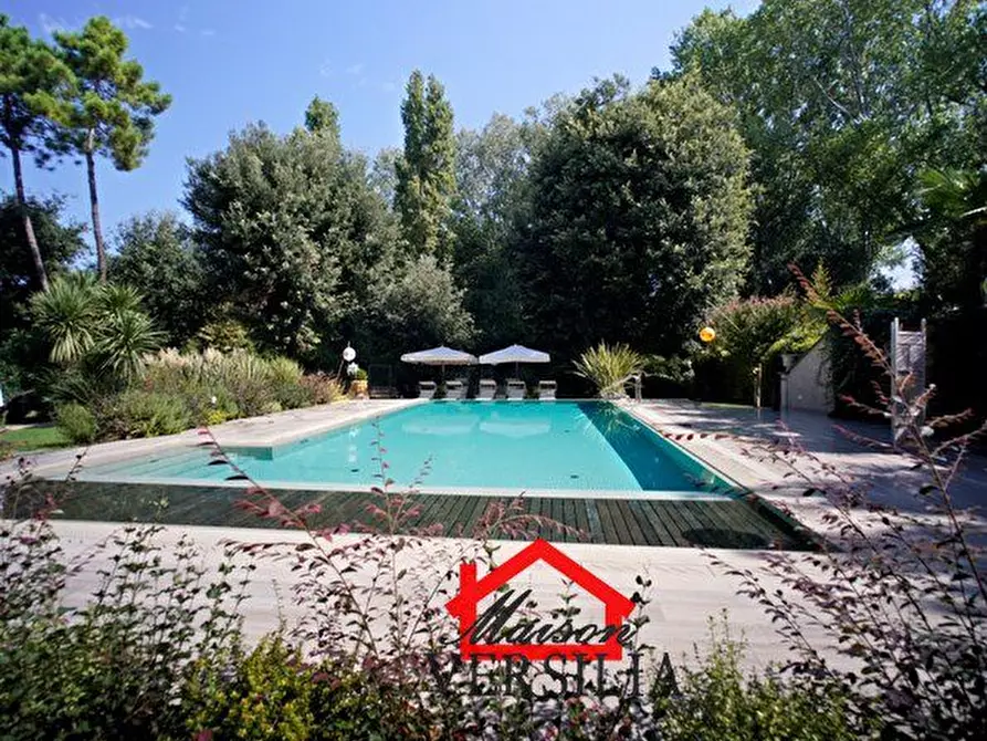 Immagine 3 di Villa in vendita  a Massa