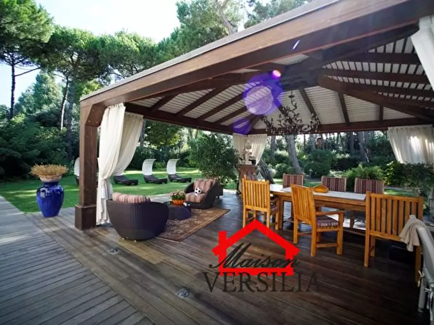 Immagine 5 di Villa in vendita  a Massa
